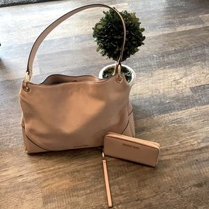 Michael Kors Brooklyn Large Shoulder Bag